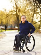 Panthera X_man_outside_nature_01_WEB