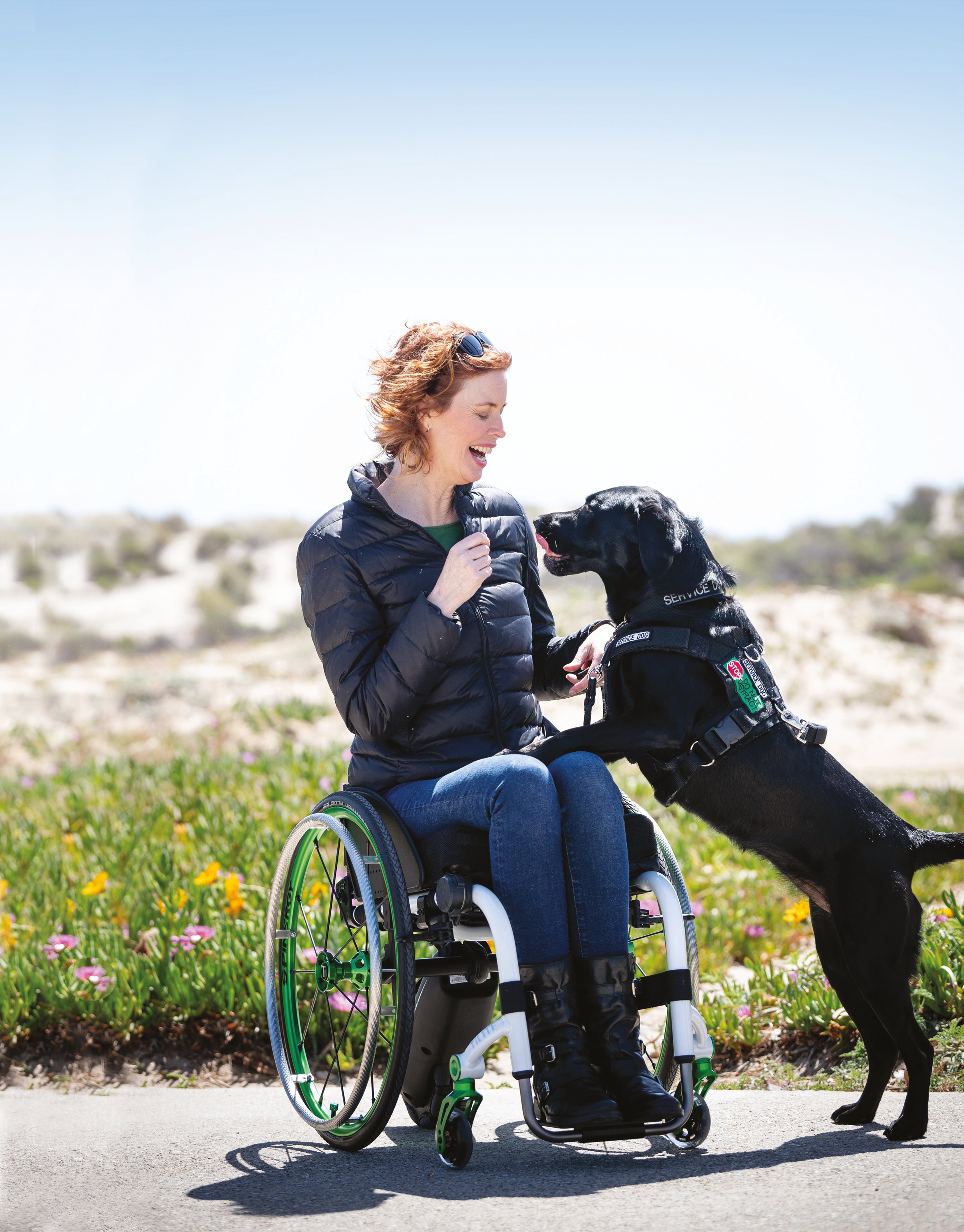 SmartDrive_SpeedControl_woman_dog_outside_02_PRINT